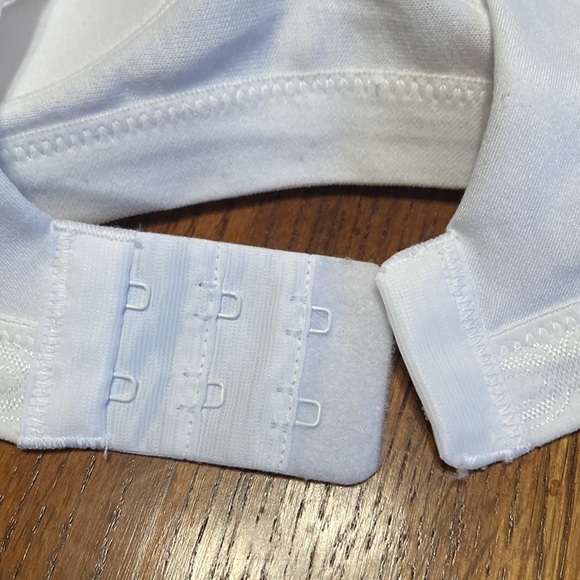 🌸NWT WARNERS 34B Cloud 9 Wireless Bra - Picture 7 of 11